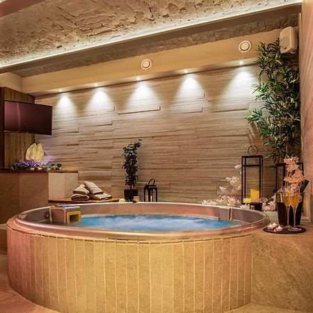 Venus Apartment With Jacuzzi And Sauna - City Center 베오그라드 외부 사진